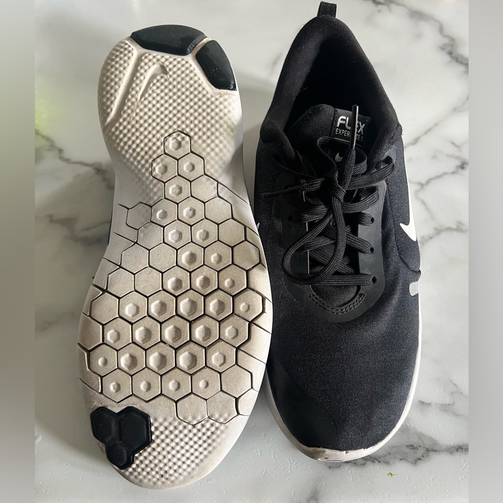 Women’s Nike charcoal/black and White Flex experience 8 Running Shoes size 9 - Picture 3 of 6